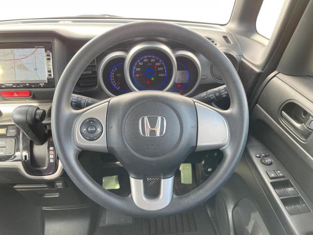 N-BOXカスタム G 禁煙車 純正ナビ バックカメラ コーナーセンサー スマートキー HIDヘッドライト ETC オートライト オートエアコン CD DVD再生 地デジ 横滑り防止装置 アイドリングストップ(11枚目)