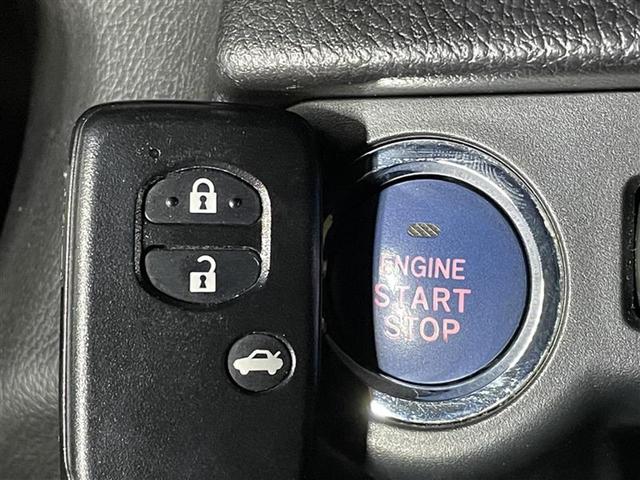 XVハイブリッド 2.0i-L アイサイト 4WD SDナビ バックカメラ 衝突被害軽減システム レーダークルーズ 禁煙車 レザーシート コーナーセンサー スマートキー HIDヘッド ETC オートライト デュアルエアコン(6枚目)