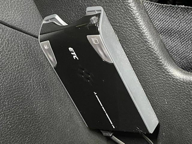 XVハイブリッド 2.0i-L アイサイト 4WD SDナビ バックカメラ 衝突被害軽減システム レーダークルーズ 禁煙車 レザーシート コーナーセンサー スマートキー HIDヘッド ETC オートライト デュアルエアコン(7枚目)