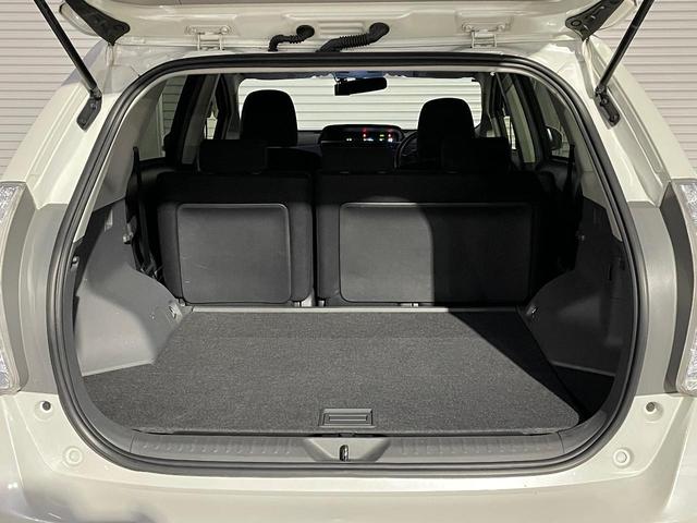 積み下ろしのしやすいデッキにはたっぷりと荷物を積み込んでいただけます。遊びから仕事まで、様々なシーンで頼れます♪