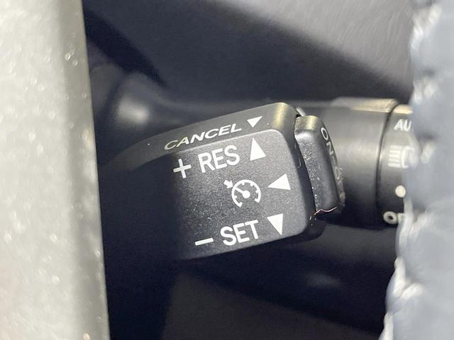 【クルーズコントロール】高速道路もラクラク走行。アクセルを離しても一定速度で走行ができ、長距離運転時の負担を軽減！加速・減速も簡単なスイッチ操作で調整できます。