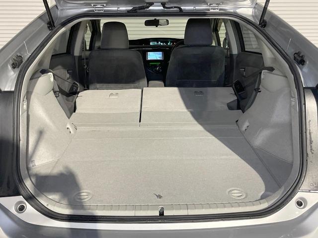 ラゲッジルームは、大容量のスペースを確保。普段のお買い物からレジャーまで、幅広く活躍してくれます！また、リアシートを倒すことでバリエーション豊かにお使いいただけます。