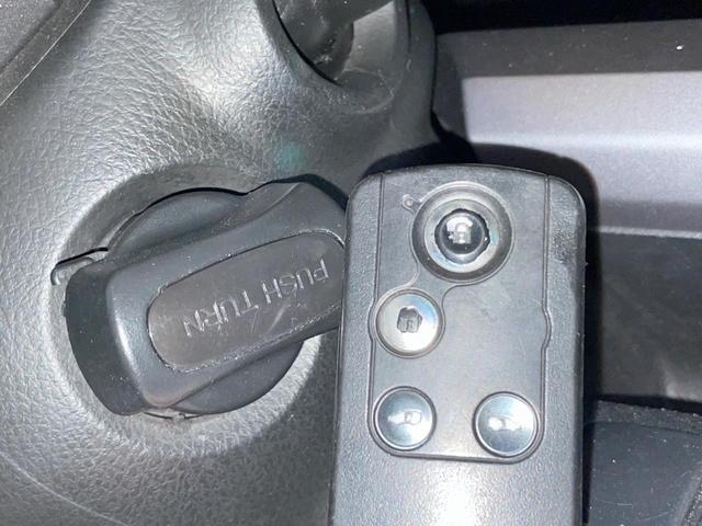 ステップワゴンスパーダ Z クールスピリット 両側電動ドア 禁煙車 ハーフレザーシート スマートキー HIDヘッド ETC クルコン 純正17インチアルミ オートライト オートエアコン CD DVD再生 フルセグ(4枚目)