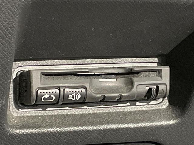 ステップワゴンスパーダ Z クールスピリット 両側電動ドア 禁煙車 ハーフレザーシート スマートキー HIDヘッド ETC クルコン 純正17インチアルミ オートライト オートエアコン CD DVD再生 フルセグ(7枚目)