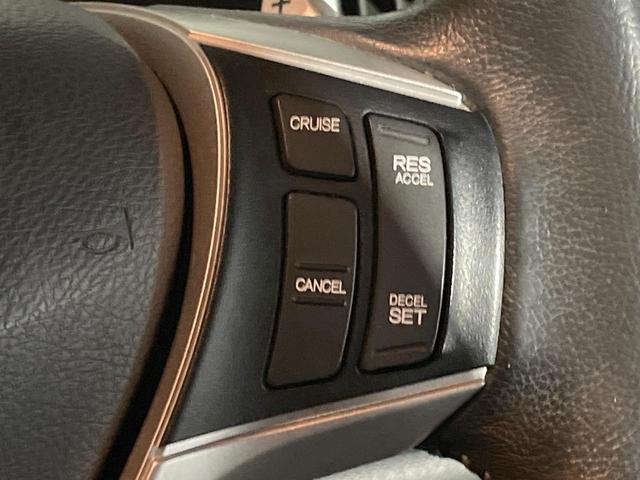 ステップワゴンスパーダ Z クールスピリット 両側電動ドア 禁煙車 ハーフレザーシート スマートキー HIDヘッド ETC クルコン 純正17インチアルミ オートライト オートエアコン CD DVD再生 フルセグ(8枚目)