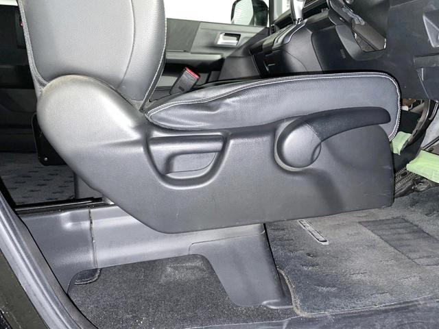 ステップワゴンスパーダ Z クールスピリット 両側電動ドア 禁煙車 ハーフレザーシート スマートキー HIDヘッド ETC クルコン 純正17インチアルミ オートライト オートエアコン CD DVD再生 フルセグ(32枚目)