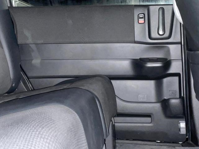 ステップワゴンスパーダ Z クールスピリット 両側電動ドア 禁煙車 ハーフレザーシート スマートキー HIDヘッド ETC クルコン 純正17インチアルミ オートライト オートエアコン CD DVD再生 フルセグ(40枚目)