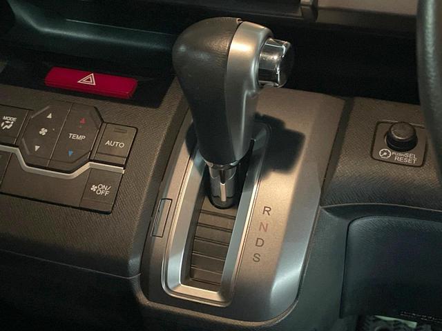 ステップワゴンスパーダ Z クールスピリット 両側電動ドア 禁煙車 ハーフレザーシート スマートキー HIDヘッド ETC クルコン 純正17インチアルミ オートライト オートエアコン CD DVD再生 フルセグ(49枚目)