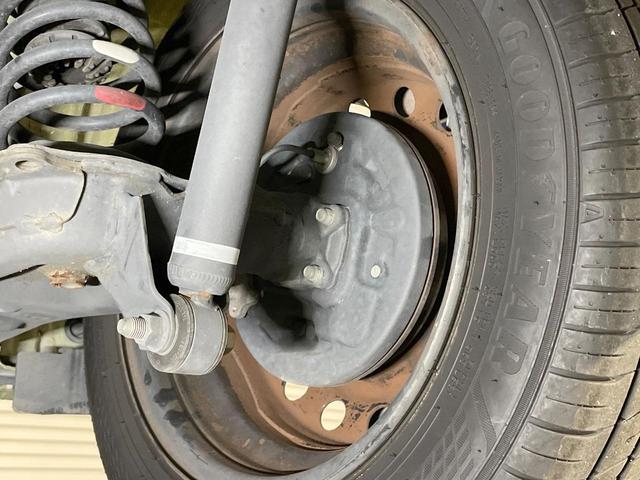 お車を安心してお乗りいただく為には、足回りの定期点検が欠かせません。サービスサポート（有償保証）では無料点検もご提供しており、安心のカーライフをお過ごしいただけるサポート体制が整っています。