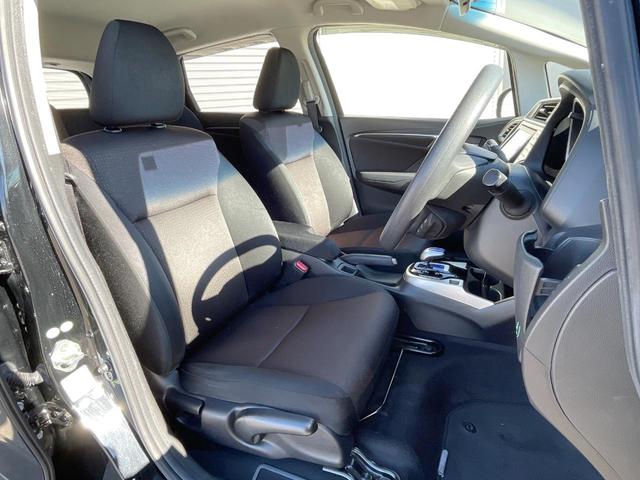フィットハイブリッド Fパッケージ 禁煙車 純正ナビ スマートキー ETC オートエアコン Bluetooth 横滑り防止装置 電動格納ミラー CD・DVD再生(8枚目)
