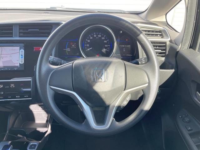 フィットハイブリッド Fパッケージ 禁煙車 純正ナビ スマートキー ETC オートエアコン Bluetooth 横滑り防止装置 電動格納ミラー CD・DVD再生(11枚目)