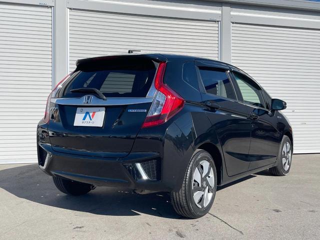 フィットハイブリッド Fパッケージ 禁煙車 純正ナビ スマートキー ETC オートエアコン Bluetooth 横滑り防止装置 電動格納ミラー CD・DVD再生(17枚目)