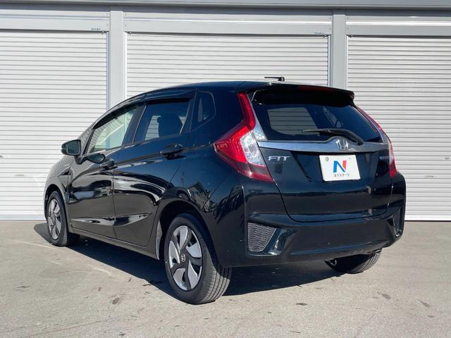 フィットハイブリッド Fパッケージ 禁煙車 純正ナビ スマートキー ETC オートエアコン Bluetooth 横滑り防止装置 電動格納ミラー CD・DVD再生(42枚目)