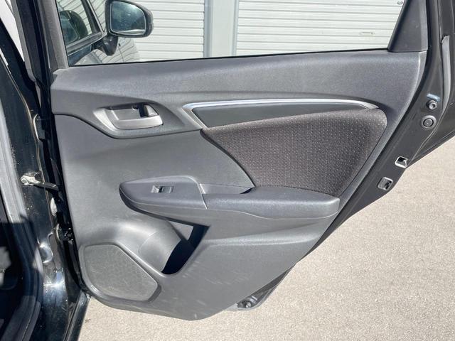 フィットハイブリッド Fパッケージ 禁煙車 純正ナビ スマートキー ETC オートエアコン Bluetooth 横滑り防止装置 電動格納ミラー CD・DVD再生(48枚目)