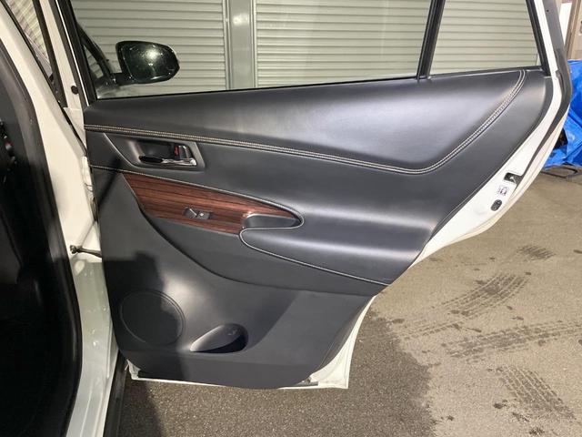 ハリアー プレミアム　ＳＤナビ　バックカメラ　禁煙車　電動リアゲート　レザーシート　コーナーセンサー　スマートキー　ＬＥＤヘッド　ビルトインＥＴＣ　クルコン　純正１８インチアルミ　オートハイビーム　オートライト（56枚目）