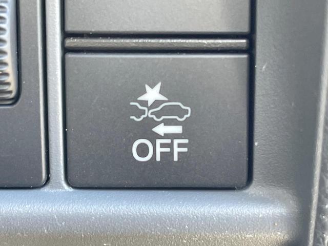 �y�z���_�Z���V���O�z���s���ɑO���̎ԗ�����F�����A�Փ˂������Ȏ��͌x��ƃu���[�L�ŏՓˉ���Ɣ�Q�y�����A�V�X�g�B�����S�Ƀh���C�u�����y���݂��������܂��B