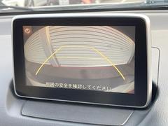 【バックカメラ】駐車時に後方がリアルタイム映像で確認できます。大型商業施設や立体駐車場での駐車時や、夜間のバック時に大活躍！運転スキルに関わらず、今や必須となった装備のひとつです！ 5