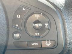 �ڥ����ץƥ��֥��롼������ȥ�����۹�®ƻϩ�Ǥ�Ĺ��Υ���Ԥ��ڤˡ�����ư��®�٤��ݤĥ��롼������ȥ����뤬�����ͷڸ������ƥ��Ϣ�Ȥ��������μ�ξ���Τ��Ƽִ֤��ݤĤ褦��®��Ĵ�ᤷ�Ƥ���ޤ����� 5