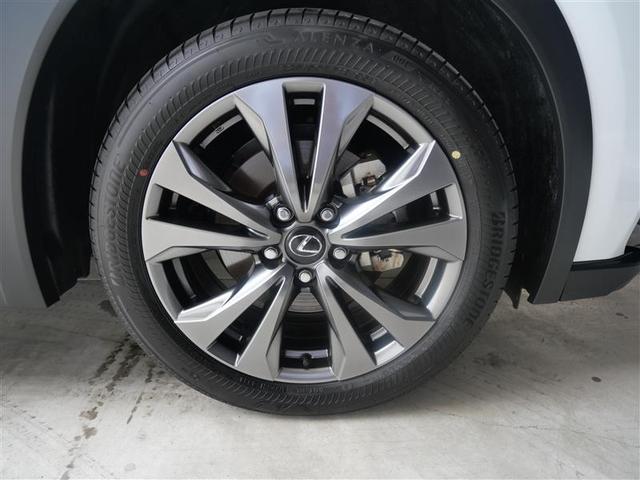 ＵＸ ＵＸ３００ｈ　Ｆスポーツ　ＡＷＤ　三眼フルＬＥＤヘッドランプ　カラーヘッドアップディスプレイ　パノラミックビューモニター　ムーンルーフ　マークレビンソンプレミアムサラウンドサウンドシステム　おくだけ充電　寒冷地仕様（18枚目）