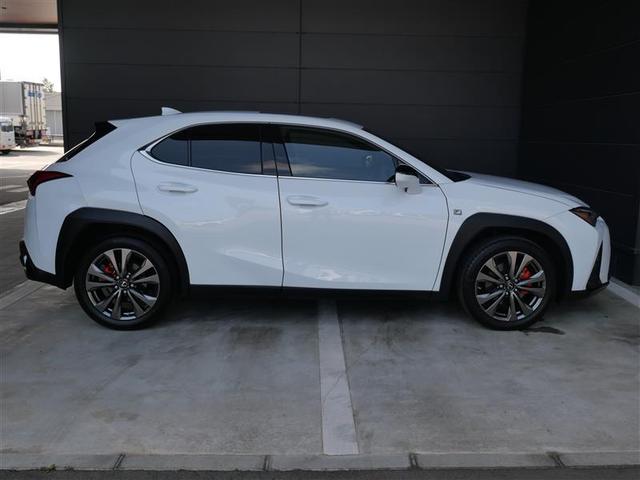 ＵＸ ＵＸ２５０ｈ　Ｆスポーツ　ＡＷＤ　パーキングサポートブレーキ　ブラインドスポットモニター　パノラミックビューモニター　おくだけ充電　アクセサリーコンセント　ＡＣ１００Ｖ・１５００Ｗ　寒冷地仕様　ムーンルーフ　ＬＥＤヘッドランプ（4枚目）