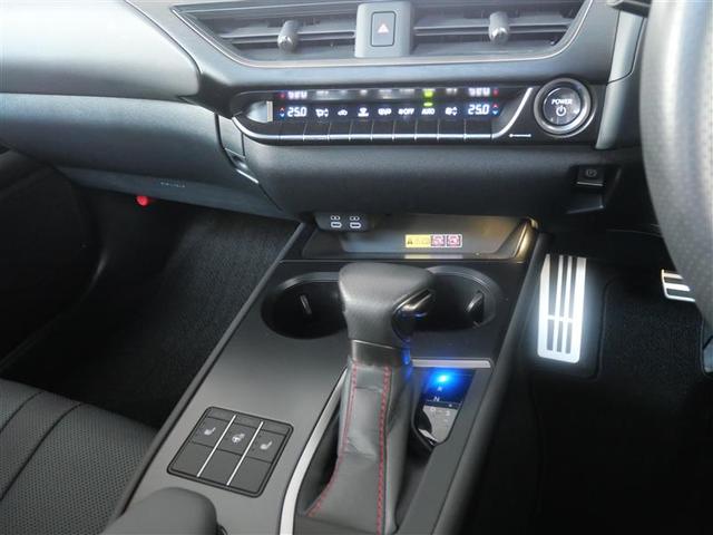 ＵＸ ＵＸ２５０ｈ　Ｆスポーツ　ＡＷＤ　パーキングサポートブレーキ　ブラインドスポットモニター　パノラミックビューモニター　おくだけ充電　アクセサリーコンセント　ＡＣ１００Ｖ・１５００Ｗ　寒冷地仕様　ムーンルーフ　ＬＥＤヘッドランプ（11枚目）
