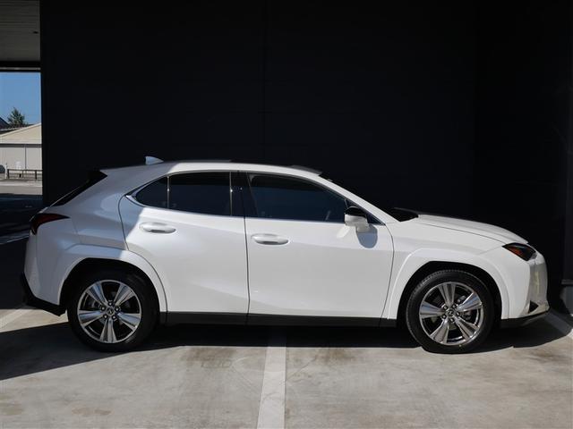 UX UX300h グレイスフル エクスプローラー AWD 三眼フルLEDヘッドランプ アダプティブハイビームシステム(ポップアップ式ヘッドランプクリーナー付) ムーンルーフ おくだけ充電 寒冷地仕様 アクセサリーコンセント AC100V・1500W(4枚目)