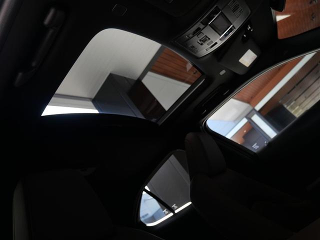 UX UX300h グレイスフル エクスプローラー AWD 三眼フルLEDヘッドランプ アダプティブハイビームシステム(ポップアップ式ヘッドランプクリーナー付) ムーンルーフ おくだけ充電 寒冷地仕様 アクセサリーコンセント AC100V・1500W(12枚目)