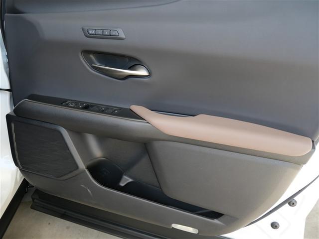 UX UX300h グレイスフル エクスプローラー AWD 三眼フルLEDヘッドランプ アダプティブハイビームシステム(ポップアップ式ヘッドランプクリーナー付) ムーンルーフ おくだけ充電 寒冷地仕様 アクセサリーコンセント AC100V・1500W(14枚目)