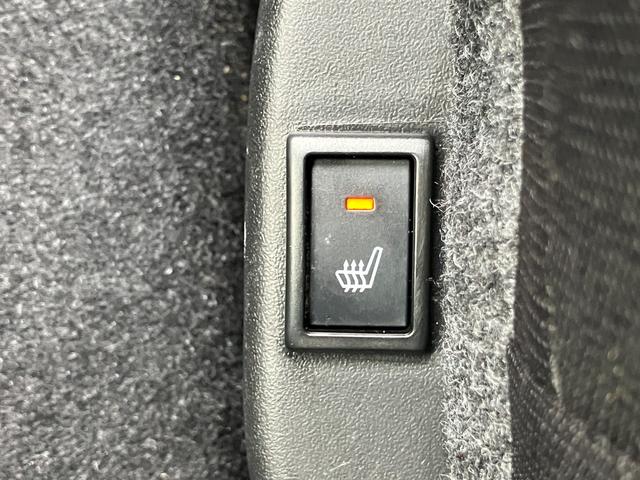 快適装備のシートヒーター付き。　エアコンって前面しか当たらずに背中は冷え冷えなんて事もありますよね。　快適に調整できますよ。