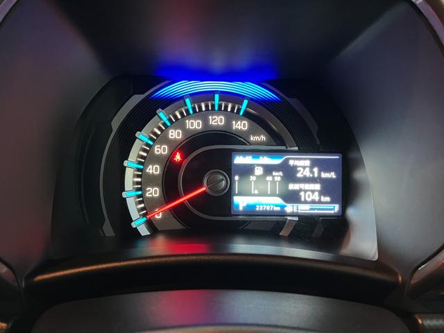 ハスラー ＪスタイルＩＩターボ　４ＷＤ／衝突被害軽減ブレーキ　アダプティブクルーズコントロール　オートライト　プッシュスタート　シートヒーター　オートエアコン　アイドリングストップ　横滑り防止機能　衝突安全ボディ　盗難防止システム（9枚目）