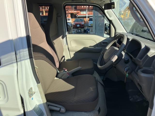 運転席は必ず使用する部分ですので、座り心地が重要です！ぜひ一度体感してください！！