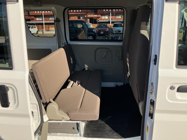 頭上や肩回りに余裕があり、広々した空間を確保してます！乗り心地良く、実用的にお使いいただけます！