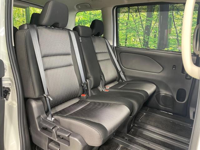 セレナ ハイウェイスターＶ　両側電動スライドドア　禁煙車　純正ナビ　全周囲カメラ　衝突被害軽減装置　プロパイロット　ＥＴＣ　ドラレコ　ＬＥＤヘッド　スマートキー　オートハイビーム　オートライト　デジタルインナーミラー（9枚目）
