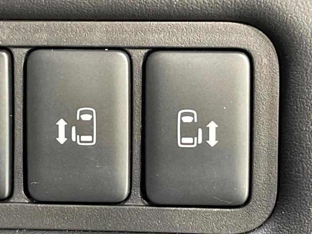 デリカＤ：５ Ｐ　４ＷＤ　両側電動ドア　全周囲カメラ　衝突被害軽減システム　レーダークルーズ　禁煙車　電動リアゲート　パワーシート　コーナーセンサー　スマートキー　ＬＥＤヘッド　車線逸脱警報　オートライト（4枚目）