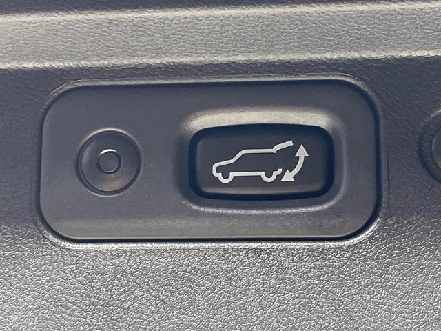 デリカＤ：５ Ｐ　４ＷＤ　両側電動ドア　全周囲カメラ　衝突被害軽減システム　レーダークルーズ　禁煙車　電動リアゲート　パワーシート　コーナーセンサー　スマートキー　ＬＥＤヘッド　車線逸脱警報　オートライト（8枚目）