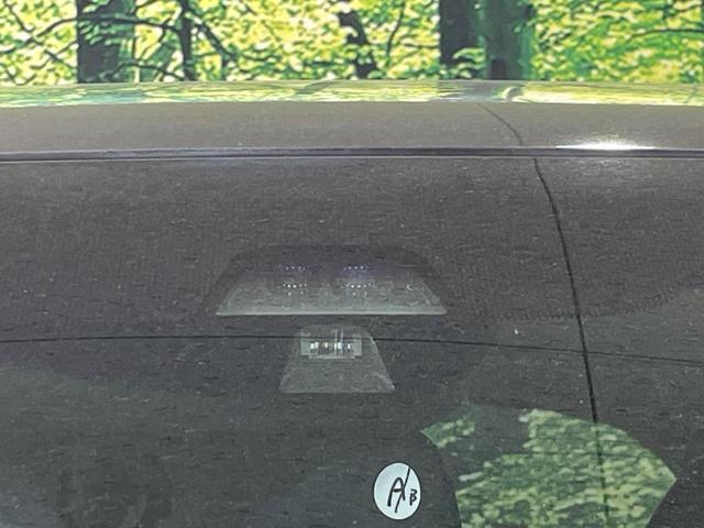 ヴェゼル ハイブリッドZ ホンダセンシング 純正ナビ バックカメラ ハーフレザーシート ETC Bluetooth フルセグ スマートキー LEDヘッド シートヒーター クルコン デュアルエアコン オートライト(3枚目)