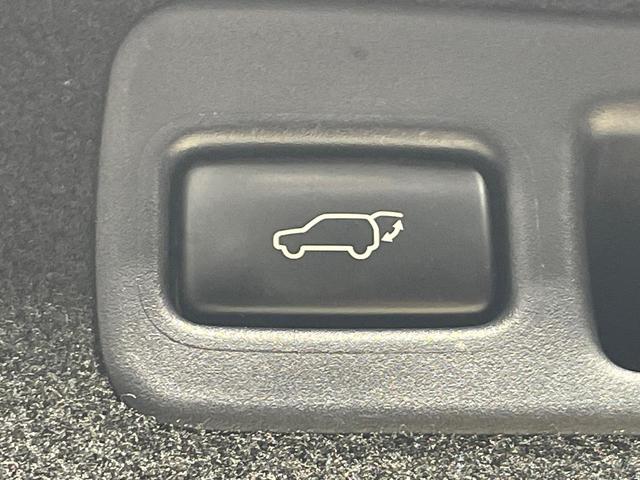 ハリアーハイブリッド プレミアム メタル アンド レザーパッケージ 4WD SDナビ バックカメラ 寒冷地仕様 衝突被害軽減システム レーダークルーズ 禁煙車 電動リアゲート レザーシート 前席シートエアコン コーナーセンサー スマートキー LEDヘッド ETC(8枚目)