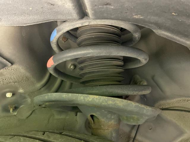 ハリアーハイブリッド プレミアム メタル アンド レザーパッケージ 4WD SDナビ バックカメラ 寒冷地仕様 衝突被害軽減システム レーダークルーズ 禁煙車 電動リアゲート レザーシート 前席シートエアコン コーナーセンサー スマートキー LEDヘッド ETC(63枚目)