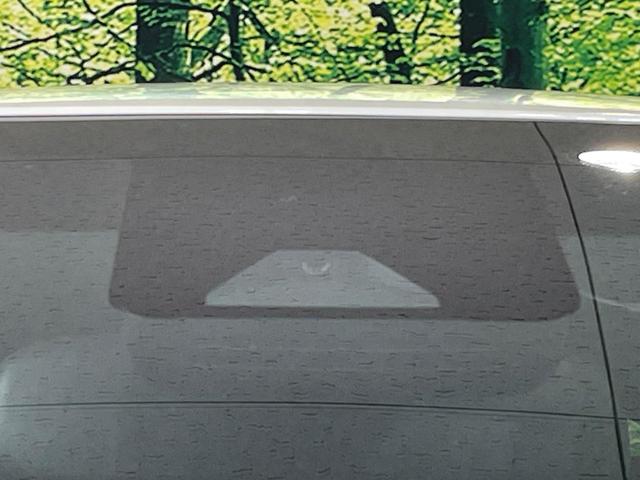 ヤリス ハイブリッドＺ　全周囲カメラ　衝突被害軽減システム　レーダークルーズ　禁煙車　スマートキー　ＬＥＤヘッド　ビルトインＥＴＣ　オートハイビーム　車線逸脱警報　オートライト　オートエアコン　Ｂｌｕｅｔｏｏｔｈ　フルセグ（3枚目）