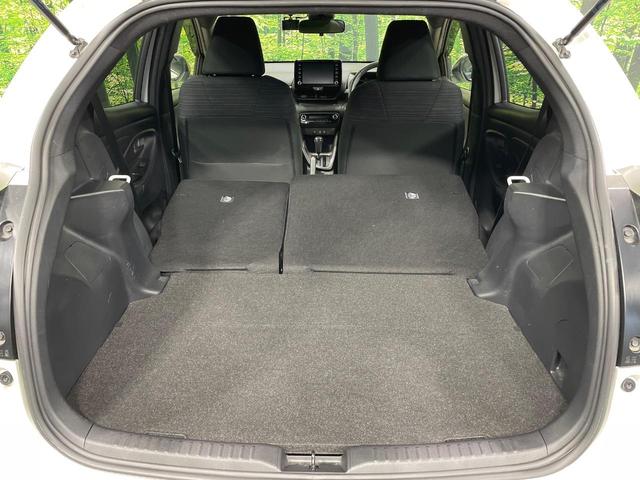 ヤリス ハイブリッドＺ　全周囲カメラ　衝突被害軽減システム　レーダークルーズ　禁煙車　スマートキー　ＬＥＤヘッド　ビルトインＥＴＣ　オートハイビーム　車線逸脱警報　オートライト　オートエアコン　Ｂｌｕｅｔｏｏｔｈ　フルセグ（11枚目）