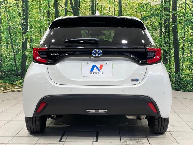 ヤリス ハイブリッドＺ　全周囲カメラ　衝突被害軽減システム　レーダークルーズ　禁煙車　スマートキー　ＬＥＤヘッド　ビルトインＥＴＣ　オートハイビーム　車線逸脱警報　オートライト　オートエアコン　Ｂｌｕｅｔｏｏｔｈ　フルセグ（16枚目）