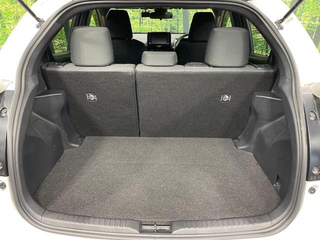 ヤリス ハイブリッドＺ　全周囲カメラ　衝突被害軽減システム　レーダークルーズ　禁煙車　スマートキー　ＬＥＤヘッド　ビルトインＥＴＣ　オートハイビーム　車線逸脱警報　オートライト　オートエアコン　Ｂｌｕｅｔｏｏｔｈ　フルセグ（34枚目）