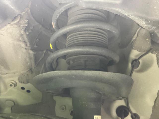 ヤリス ハイブリッドＺ　全周囲カメラ　衝突被害軽減システム　レーダークルーズ　禁煙車　スマートキー　ＬＥＤヘッド　ビルトインＥＴＣ　オートハイビーム　車線逸脱警報　オートライト　オートエアコン　Ｂｌｕｅｔｏｏｔｈ　フルセグ（58枚目）