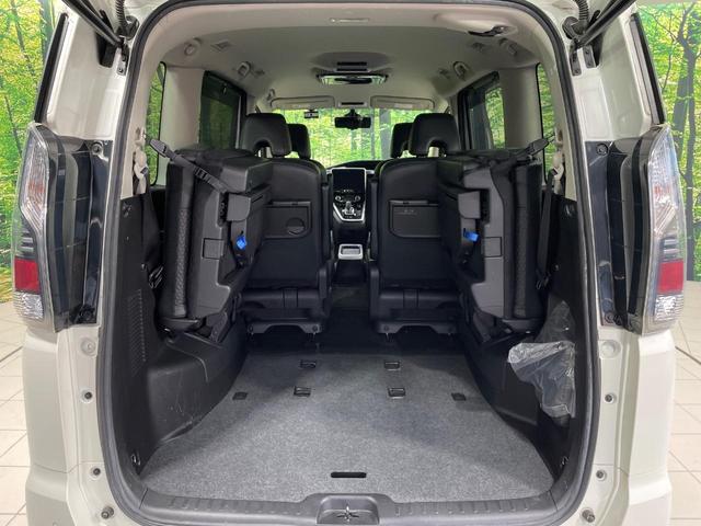 セレナ ｅ－パワー　ハイウェイスターＶ　両側電動ドア　ＳＤナビ　後席モニター　全周囲カメラ　衝突被害軽減システム　レーダークルーズ　禁煙車　ハーフレザーシート　コーナーセンサー　スマートキー　ＬＥＤヘッド　ルーフレール　ビルトインＥＴＣ（12枚目）