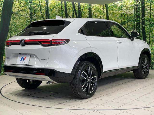 ヴェゼル ｅ：ＨＥＶ　Ｚ　登録済未使用車　９型ホンダコネクトナビ　全周囲カメラ　置くだけ充電　ブラインドスポットモニター　Ｂｌｕｅｔｏｏｔｈ接続　衝突被害軽減システム　アダプティブクルーズ　電動リアゲート　ＥＴＣ（17枚目）