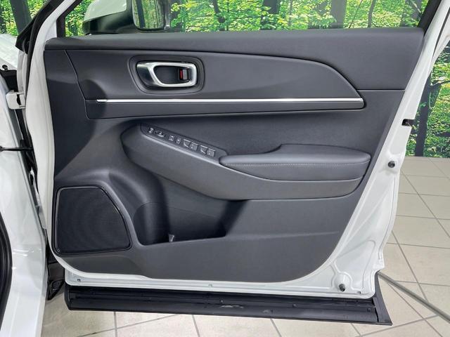 ヴェゼル ｅ：ＨＥＶ　Ｚ　登録済未使用車　９型ホンダコネクトナビ　全周囲カメラ　置くだけ充電　ブラインドスポットモニター　Ｂｌｕｅｔｏｏｔｈ接続　衝突被害軽減システム　アダプティブクルーズ　電動リアゲート　ＥＴＣ（45枚目）