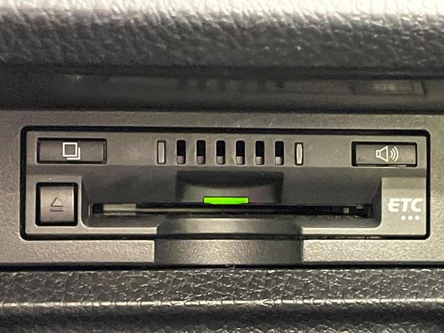 ヴォクシー ＺＳ　電動スライドドア　ＢＩＧＸ１１型ナビ　バックカメラ　衝突被害軽減システム　禁煙車　スマートキー　ＬＥＤヘッド　ビルトインＥＴＣ　クルコン　オートハイビーム　車線逸脱警報　オートライト　デュアルエアコン（8枚目）