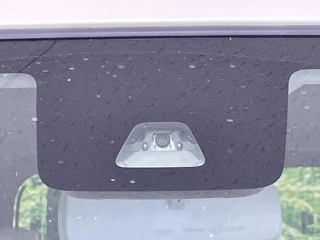 【スマートアシスト】走行中に前方の車両等を認識し、衝突しそうな時は警報とブレーキで衝突回避と被害軽減をアシスト。より安全にドライブをお楽しみいただけます。