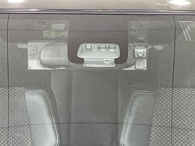 カローラフィールダー ハイブリッドＧ　ダブルバイビー　ナビ　セーフティセンス　禁煙車　シートヒーター　ハーフレザーシート　スマートキー　ＬＥＤヘッド　ＥＴＣ　オートハイビーム　車線逸脱警報　オートライト　オートエアコン　純正１６インチＡＷ　革巻きハンドル（4枚目）