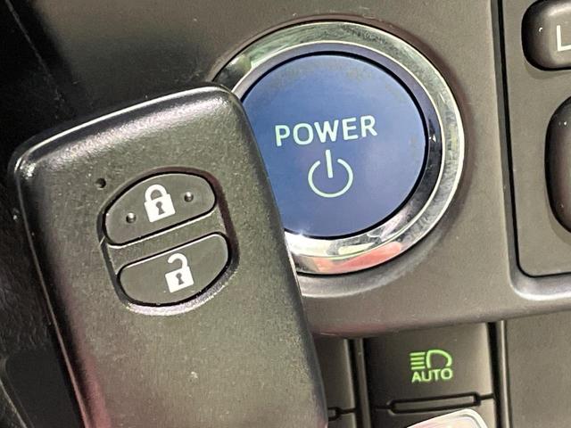 カローラフィールダー ハイブリッドＧ　ダブルバイビー　ナビ　セーフティセンス　禁煙車　シートヒーター　ハーフレザーシート　スマートキー　ＬＥＤヘッド　ＥＴＣ　オートハイビーム　車線逸脱警報　オートライト　オートエアコン　純正１６インチＡＷ　革巻きハンドル（6枚目）